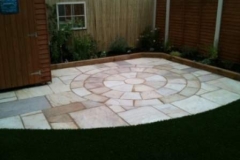 stone-patio-and-mirror-feature